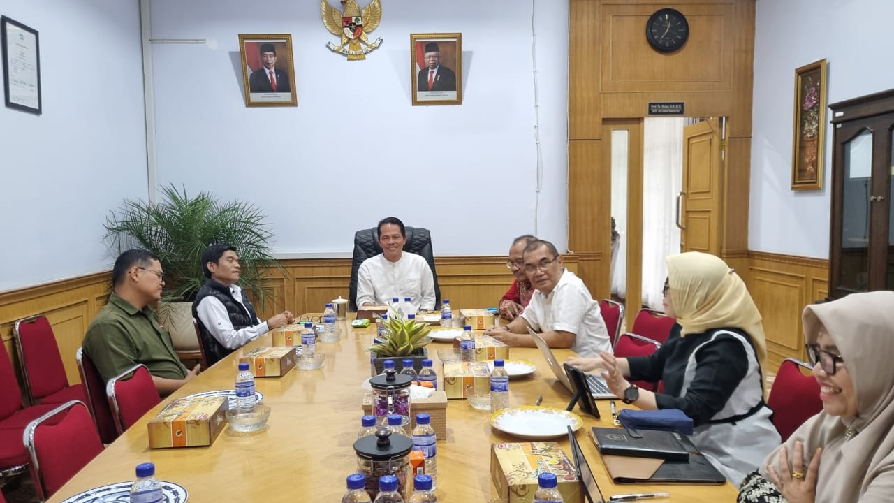 Ombudsman Jambi Kunjungi Universitas Jambi, Ini yang Dibahas Kepala Perwakilan dan Rektor