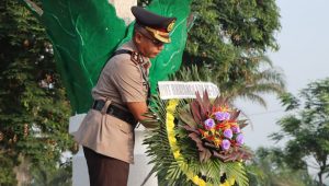IMG-20240624-WA0010 Jelang HUT Bhayangkara Ke-78 Tahun 2024, Kapolres Bungo AKBP Singgih Hermawan Ziarah fan Tabur Bunga di TMP