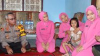 IMG-20240624-WA0040 Kapolres Bungo Didampingi Ketua Bhayangkari Cabang Bungo Berikan Bantuan Kepada Siti Hafizah Balita Penderita Hirschsprung