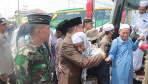 IMG-20240723-WA0002 Disambut Hangat Pemerintah dan Keluarga, Jama’ah Haji Kloter 27 Asal Tanjab Barat Tiba di Kuala Tungkal