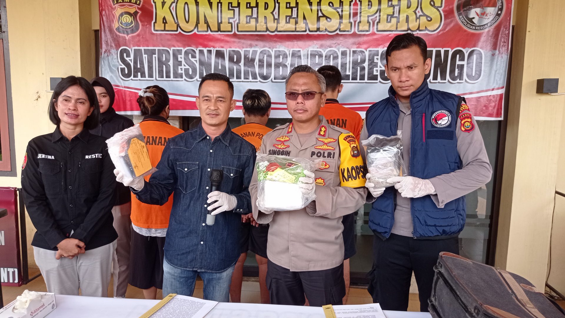 Satresnarkoba Polres Bungo Berhasil Mengamankan IRT Bersama Barang Bukti 999,42 Gram Sabu