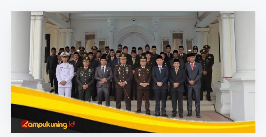 Ketua DPRD Tanjab Barat Sementara Tanjabbar Bacakan Pembukaan UUD 45 Upacara Hari Kesakitan Pancasila 2024