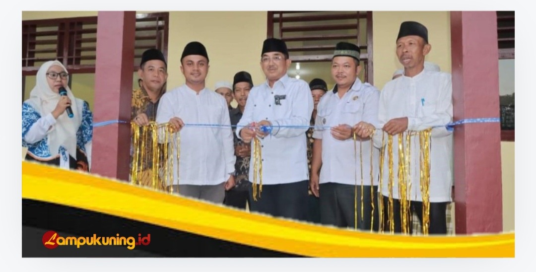Dua Anggota DPRD Tanjabbar Dampingi Bupati Resmikan Gedung SDN 29 Makmur Jaya