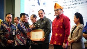 IMG_20241026_093636 Pj, Bupati Tebo Varial Adhi Putra Raih Sertifikat Eleminasi Malaria dari Kemenkes RI