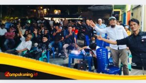 IMG_20241102_214122 Pendukung Jumiwan-Maidani Nobar Debat Kandidat Putaran Pertama di Posko Pemenangan