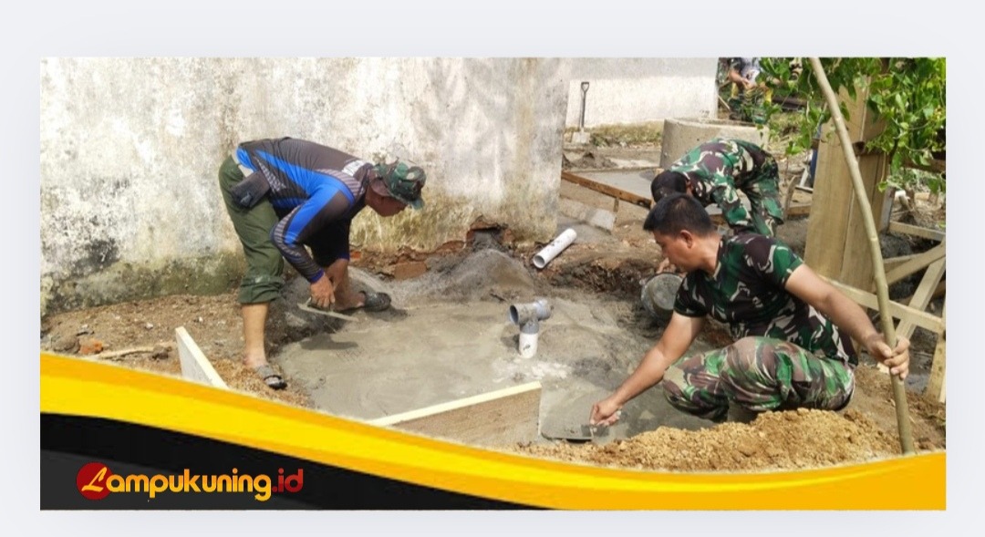 Penuh Semangat Anggota Satgas TMMD Ke-123 Kodim 0416/Bute Selesaikan Pengecoran Septic Tank