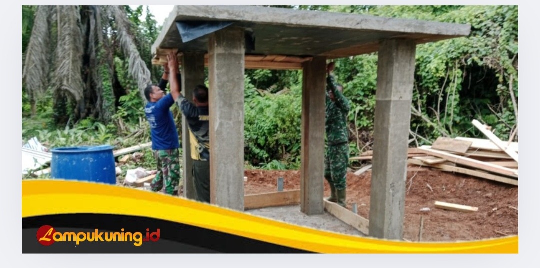Dukung Ketersedian Air, Papan Cor Tower Air MCK Madrasah Ibtidaiyah Nurul Falah Mulai Dibuka Anggota Satgas TMMD 123 Kodim 0416/Bute