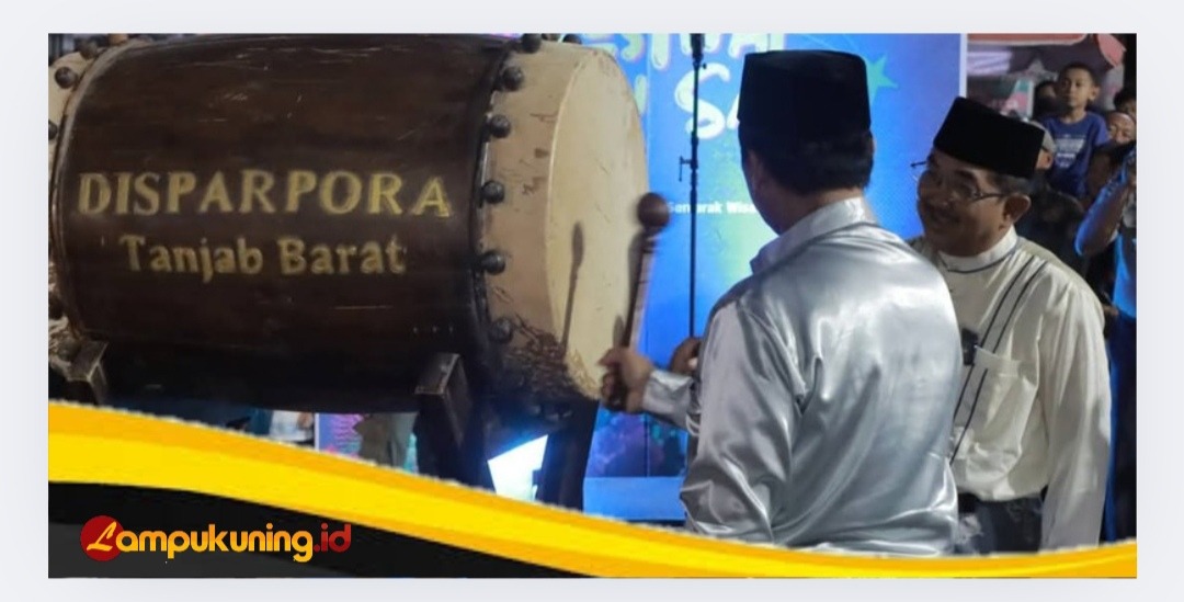Bupati Tanjab Barat Resmikan Festival Arakan Sahur 2025 untuk Pacu Ekonomi dan Wisata Religi