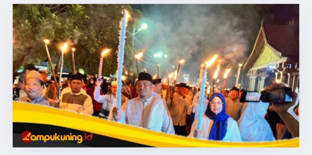 Sambut Bulan Suci Ramadhan 1446 H/2025, Bupati H. Mashuri Ikut Serta  Pawai Obor