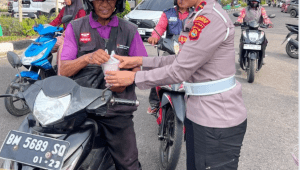 Ramadhan Suci Berbagi, Sat Lantas Polres Bungo Bagikan Takjil