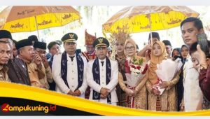 IMG_20250528_162948 Bupati H. Dedi Putra dan Wakil Bupati Bungo Tri Wahyu Hidayat Melaksanakan Prosesi Adat "Naik Rumah"
