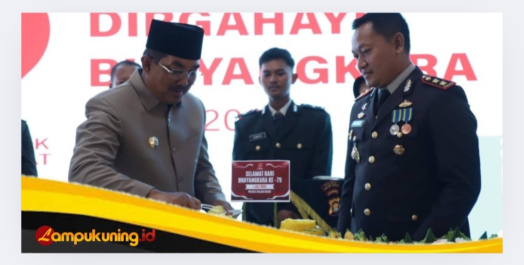 Bupati Anwar Sadat Hadiri Syukuran HUT Bhayangkara ke-79 di Polres Tanjab Barat