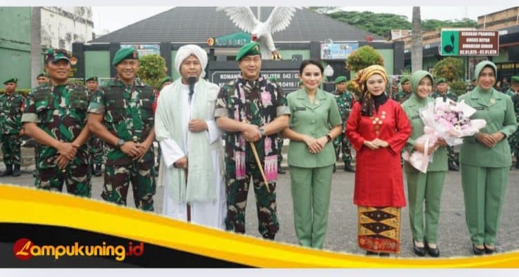 Kunker Perdana ke Kodim 0416/Bute, Pangdam XX/TIB Mayjen TNI Arief Gajah Mada Disambut Tuanku Imam Bonjol