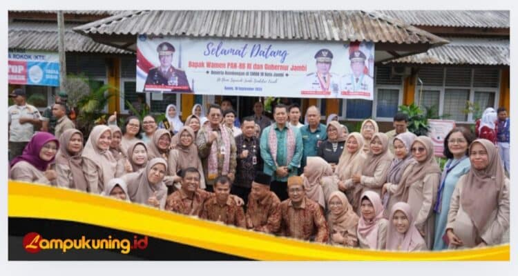 Gubernur Al Haris Dampingi Wamen PAN-RB Tinjau Pelaksanaan MBG di SMAN 10 Kota Jambi