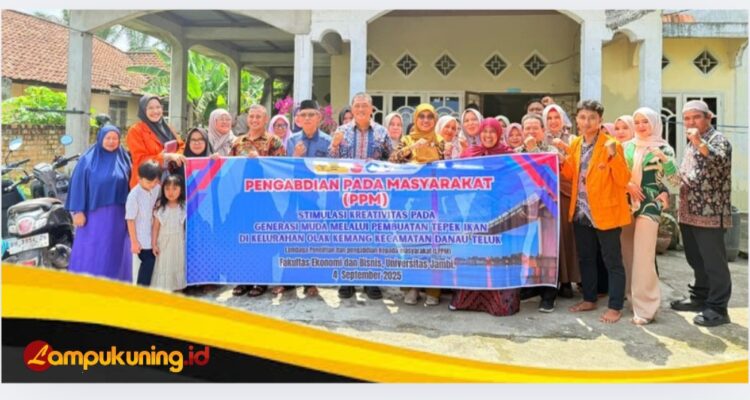 IMG_20251008_222403 Stimulasi Kreativitas Generasi Muda, Dosen Unja Latih Pembuatan Tepek Ikan di Olak Kemang