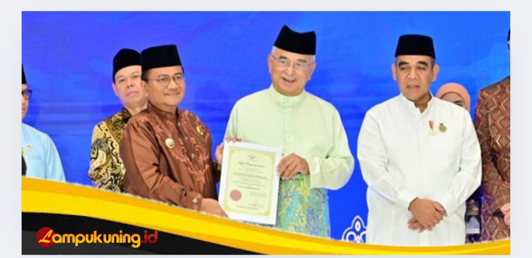 Wali Kota Maulana Terima Anugerah Temenggong Tun Hassan DMDI sempena Konvensyen Dunia Melayu Dunia Islam ke-23