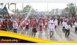 IMG_20251105_012521 Bersama Masyarakat, Bupati dan Ketua TP PKK Kabupaten Ikuti Jalan Santai dan Senam Sehat BERKAH MADANI