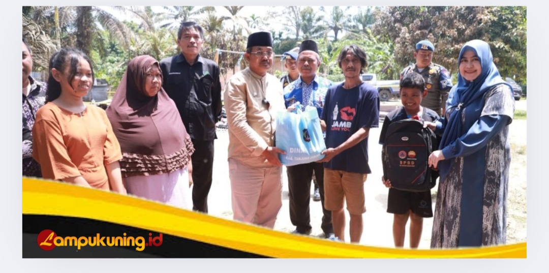 Bupati Tanjab Barat Tinjau Lokasi Kebakaran di Desa Purwodadi, Serahkan Bantuan untuk Korban