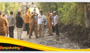 IMG_20251105_014414 Demi Keselamatan dan Kelancaran Berkendara Masyarakat, Bupati Anwar Sadat Gerak Cepat Perbaiki Jalan yang Rusak