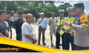 Satlantas Polres Bungo Jalin Koordinasi Dengan Masyarakat dalam Melaksanakan Pengaturan Antrean BBM di Sejumlah SPBU