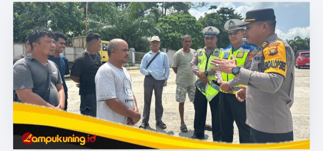 Satlantas Polres Bungo Jalin Koordinasi Dengan Masyarakat dalam Melaksanakan Pengaturan Antrean BBM di Sejumlah SPBU