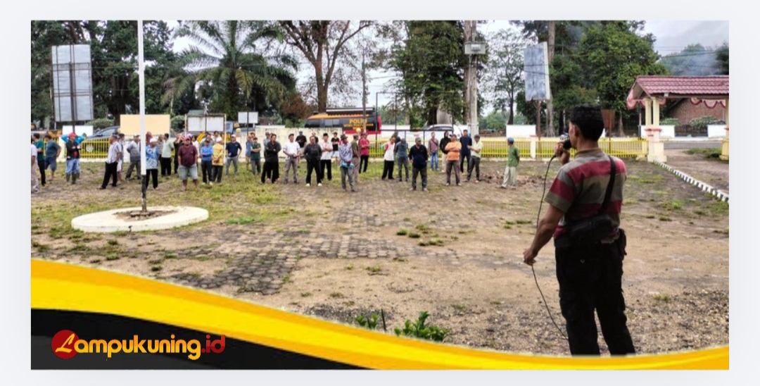 Warga Sungai Bengkal Kepung Kantor Camat, Tolak Klaim Wilayah Teluk Rendah Pasar