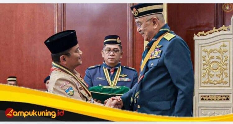 Wali Kota Jambi Dianugerahi Medali Penghargaan Semangat Rimba Silver Atas Dukungan Kepramukaan di Malaysia