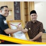 bupatibungo-dedyputra-penghargaan-densus Ka Densus 88 Anti Teror Polri Berikan Penghargaan Kepada Bupati Bungo Dedy Putra