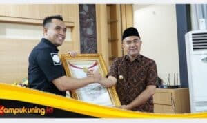 bupatibungo-dedyputra-penghargaan-densus Ka Densus 88 Anti Teror Polri Berikan Penghargaan Kepada Bupati Bungo Dedy Putra