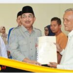 Bupati Anwar Sadat Serahkan 71 Sertifikat Tanah, Warga Teluk Nilau Kini Miliki Kepastian Hukum.