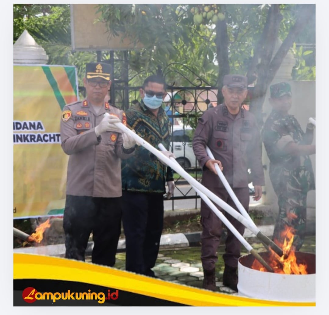 Kapolres AKBP Zamri Elfino Hadiri Pemusnahan Barang Bukti di Kejari Bungo