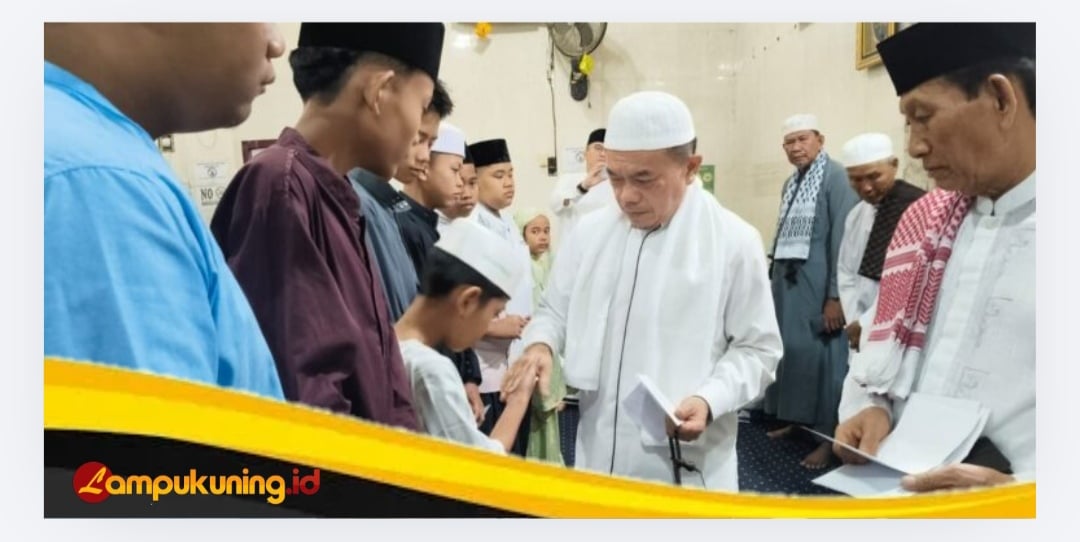 Safari Subuh di Jelutung, Gubernur Al Haris Santuni Anak Yatim dan Dhuafa