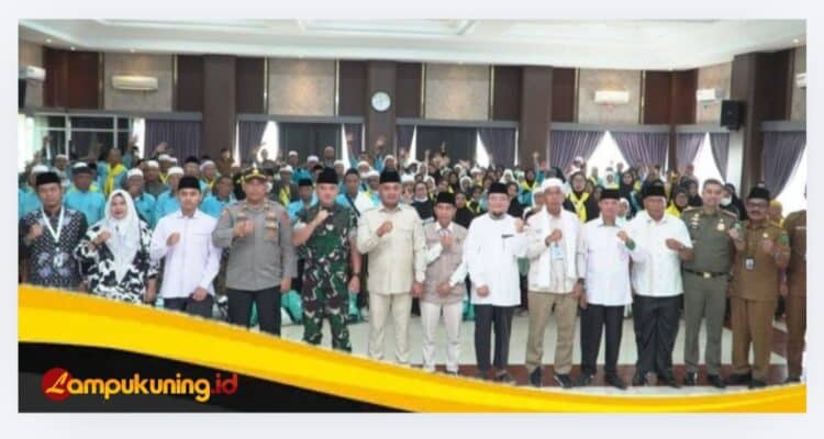 bupatitebo_20260630_215701 Bupati Tebo Agus Rubiyanto Sambut Kepulangan Jamaah Haji Kloter 24