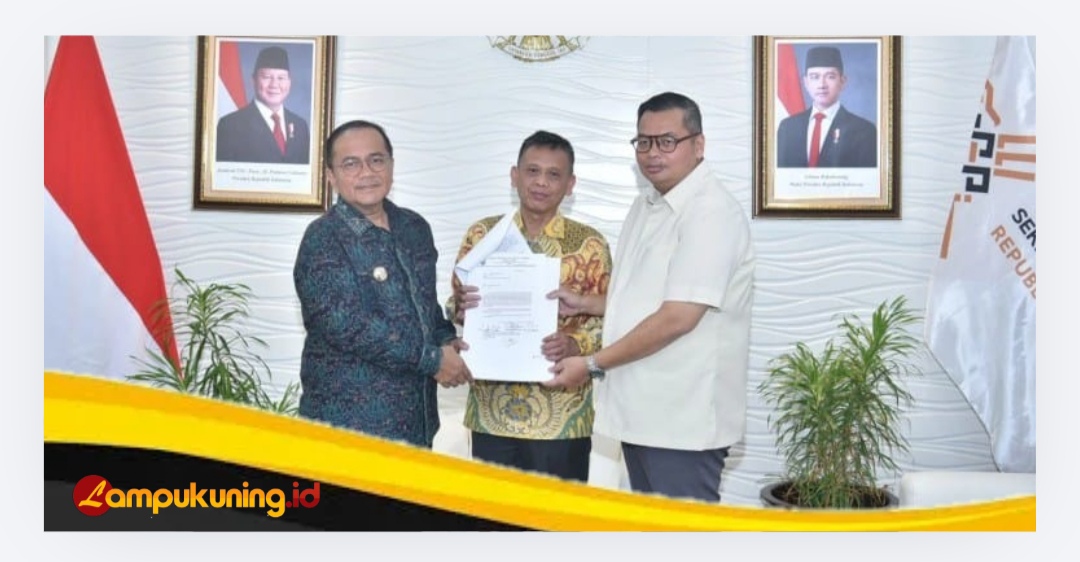 Perjuangan Warga Zona Merah Masuk Istana, Kemas Faried Serahkan Permohonan ke Presiden