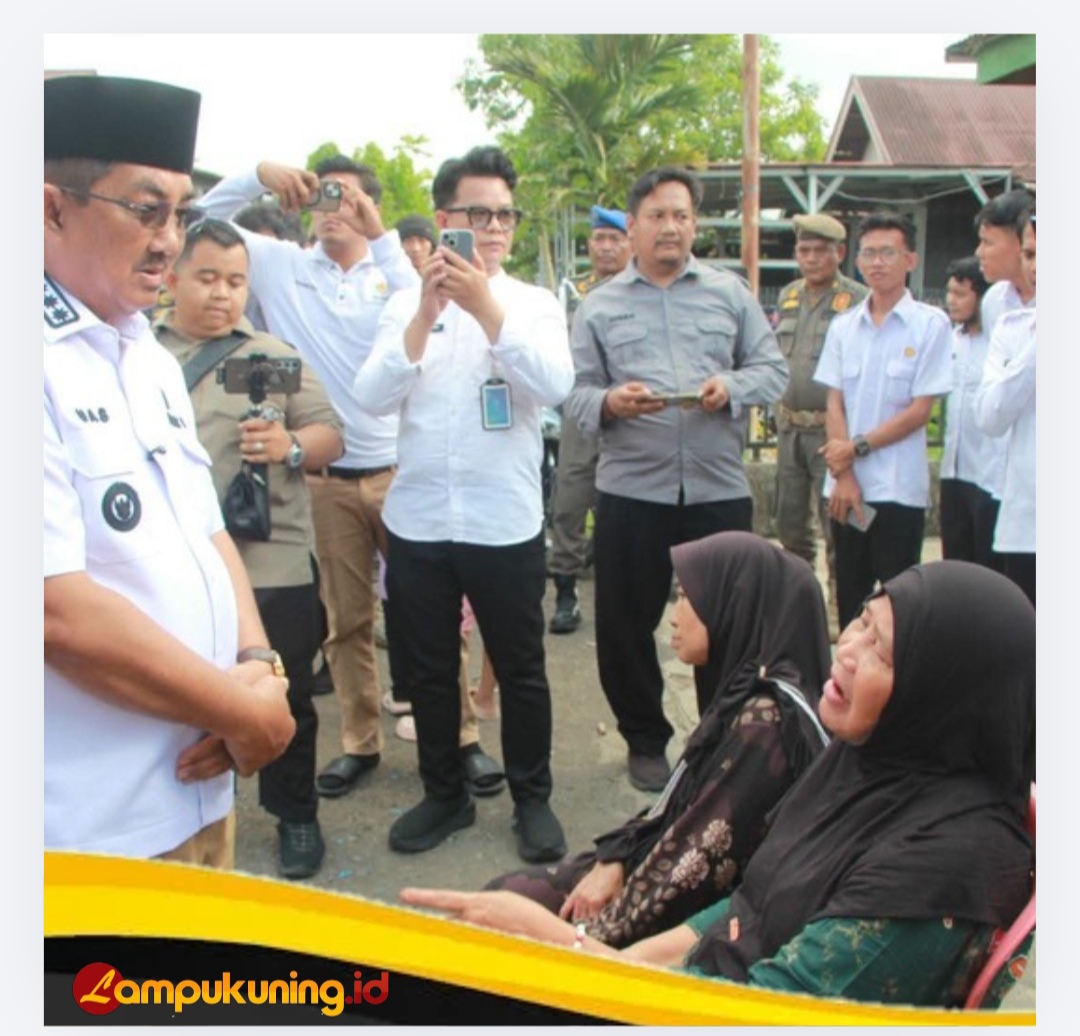 Usai Tinjau TPA, Bupati Anwar Sadat Langsung Sambangi Korban Kebakaran di Sungai Nibung.
