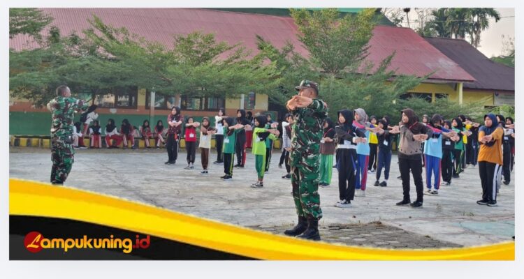Satgas TMMD Ke-129 Pimpin Senam Pagi Bersama Siswa Baru MTsN 1 Bungo, Tanamkan Pola Hidup Sehat dan Disiplin