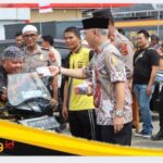 Polres dan Kejaksaan Negeri Bungo Bagikan Paket Makanan di 'Jumat Berkah'