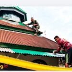 Teriknya Matahari Tidak Menyurutkan Semangat Satgas TMMD Ke-129 Kodim 0416/Bute Merehab Langgar Al -Hikmah