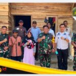 Senyum Sumringah Terpancar dari Wajah Maskur Hanapi dan Istri Saat Menyambut Tim Wasev TMMD Ke-129