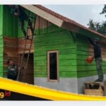 IMG_20260801_152630 Kebahagian Terpancar di Raut Wajah Maskur Hanapi , Saat Personel Satgas TMMD Ke-129 Kodim 0416/Bute .Mengecat Rumahnya