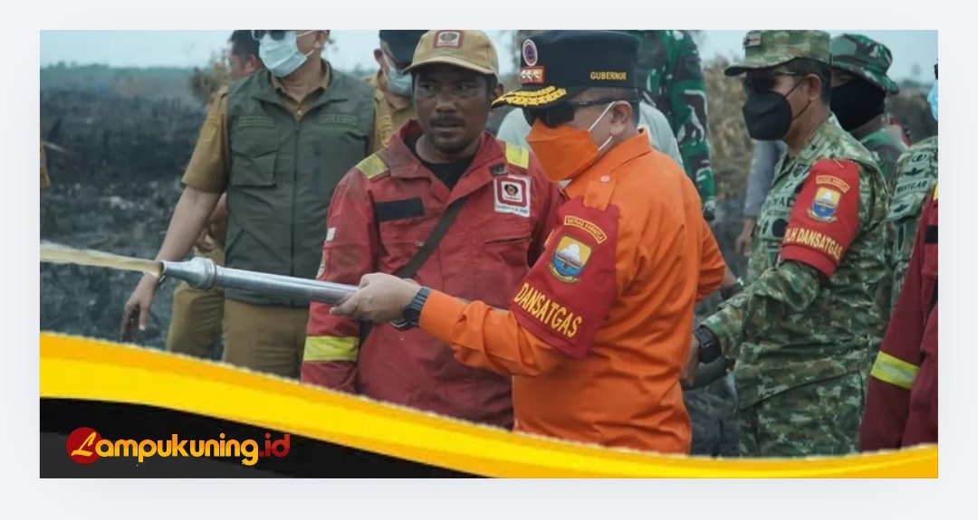 Gubernur Al Haris Berjibaku Padamkan Karhutla di Muaro Jambi, Dorong Masyarakat Manfaatkan Program PLTB