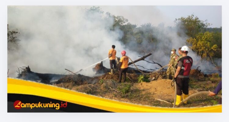 Gerak Cepat  Jajaran Polres Bungo Padamkan Karhutla di Dusun Manggis 