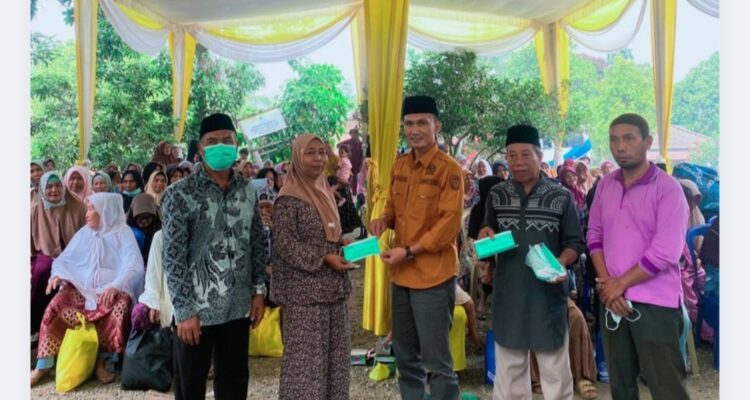 Udara Tebo Memburuk, Liga Marisa Turun ke Desa Bagikan Masker dan Sembako untuk Ratusan Warga