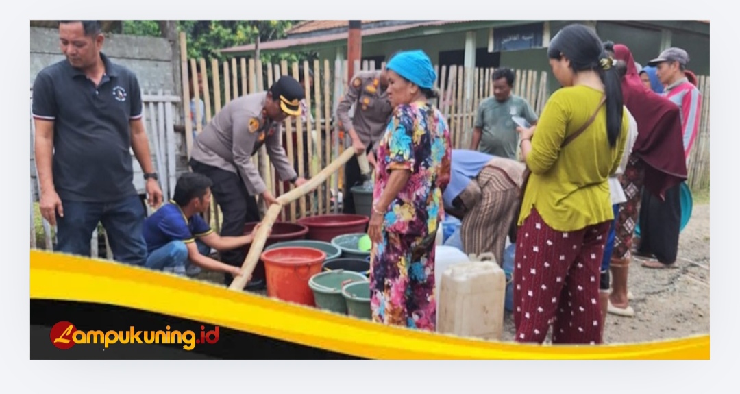 Kemarau Panjang, Polres Bungo Berikan Bantuan Air Bersih ke Warga