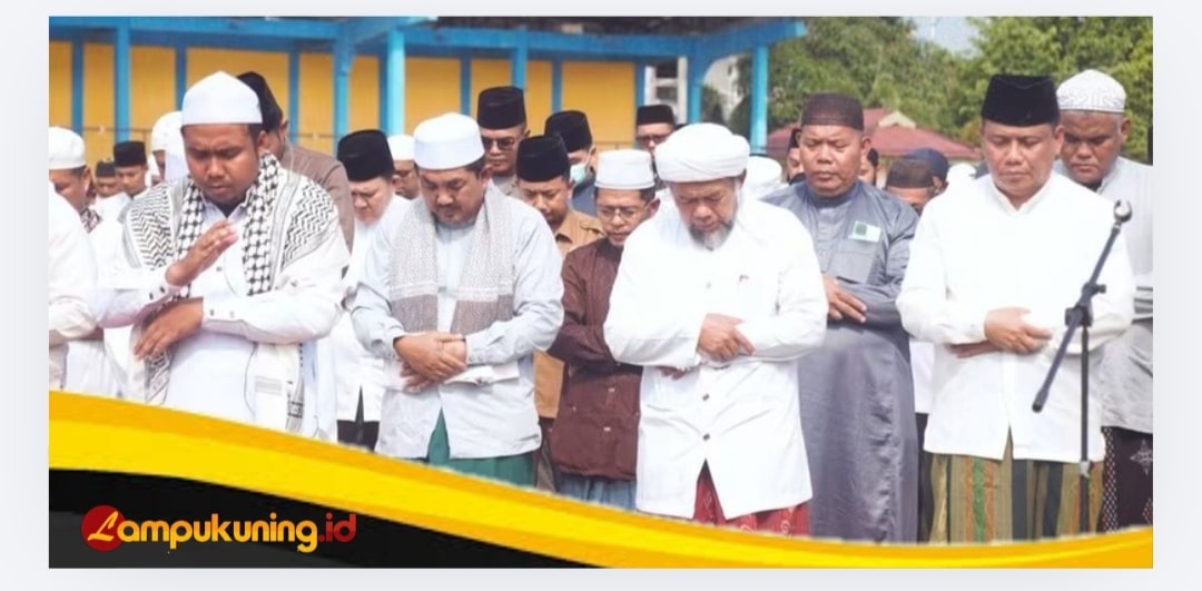 Pemkab Tanjab Barat dan Warga Gelar Shalat Istisqa, Doakan Hujan Segera Turun.