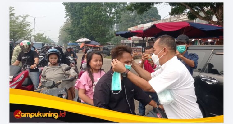 IMG_20261014_152117 Kadinkes Bungo dr H.Safarudin Matondang Bagikan Masker Gratis ke Masyarakat