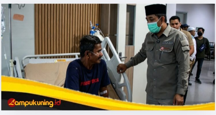IMG_20261017_010136 Bupati Anwar Sadat Jenguk Pasien ISPA di RSUD KH. Daud Arif, Pastikan Layanan Kesehatan Tetap Optimal.