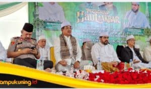 Bupati Anwar Sadat Hadiri Haul ke-7 Ilmi Wa Dzikri Al Hidayah, Ajak Jamaah Doakan Jambi Terbebas dari Kabut Asap.