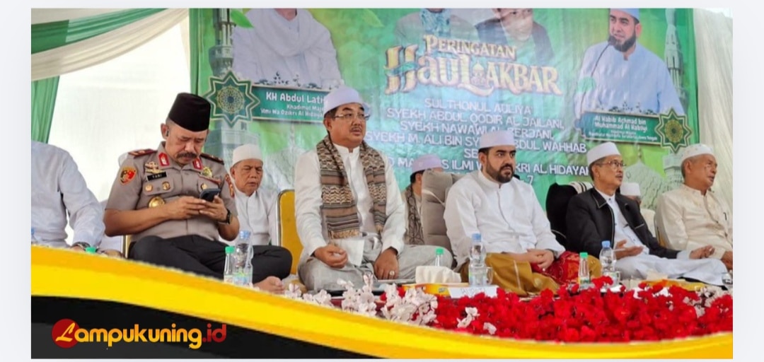 Bupati Anwar Sadat Hadiri Haul ke-7 Ilmi Wa Dzikri Al Hidayah, Ajak Jamaah Doakan Jambi Terbebas dari Kabut Asap.