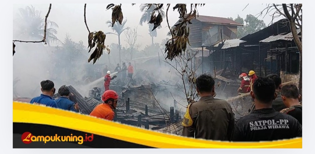 Terulang Kembali, Kebakaran Hebat Saat Warga Jalankan Sholat Jumat, Delapan Rumah Terdampak.